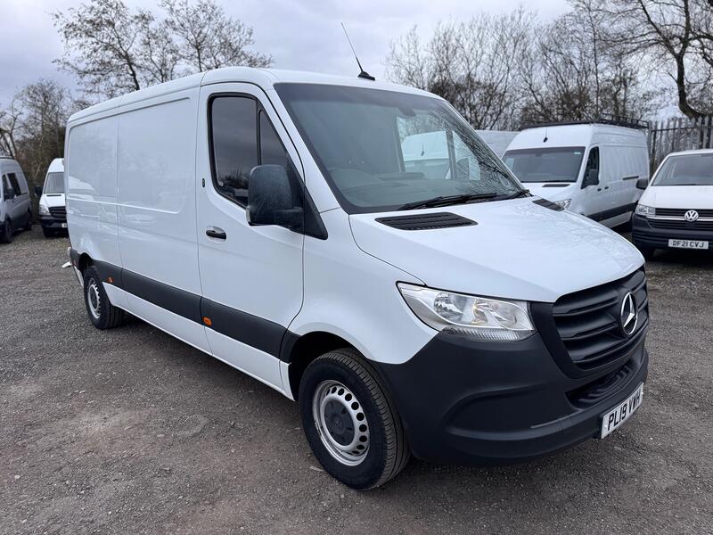 MERCEDES-BENZ SPRINTER 2.1 314 CDI MWB Low Roof Panel Van. Only 60566 Miles. FMBSH.  Appleplay.  NO VAT 2019