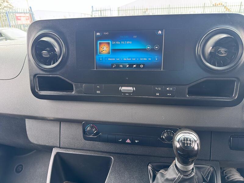 MERCEDES-BENZ SPRINTER 2.1 314 CDI MWB Low Roof Panel Van. Only 60566 Miles. FMBSH.  Appleplay.  NO VAT 2019