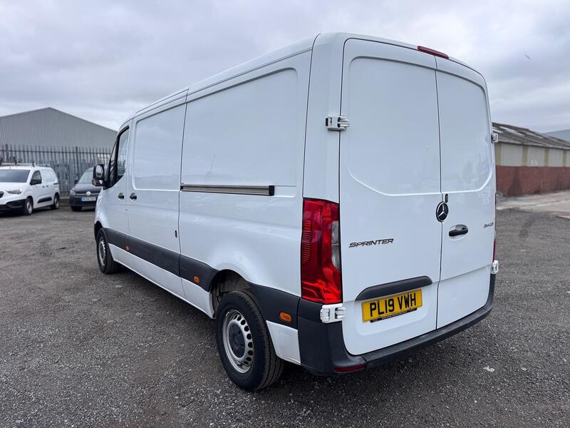 MERCEDES-BENZ SPRINTER 2.1 314 CDI MWB Low Roof Panel Van. Only 60566 Miles. FMBSH.  Appleplay.  NO VAT 2019