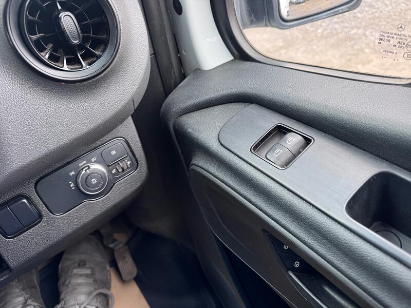 MERCEDES-BENZ SPRINTER 2.1 314 CDI MWB Low Roof Panel Van. Only 60566 Miles. FMBSH.  Appleplay.  NO VAT 2019