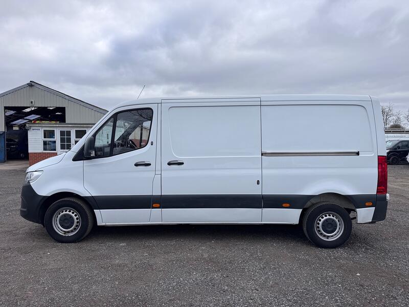 MERCEDES-BENZ SPRINTER 2.1 314 CDI MWB Low Roof Panel Van. Only 60566 Miles. FMBSH.  Appleplay.  NO VAT 2019