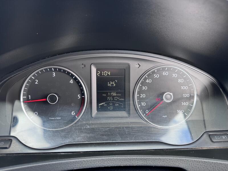 VOLKSWAGEN T5 T28 102 TDI CAMPERVAN R&R Bed. Diesel Heater. Dometic Sink & Hob. LG Fridge.  2012
