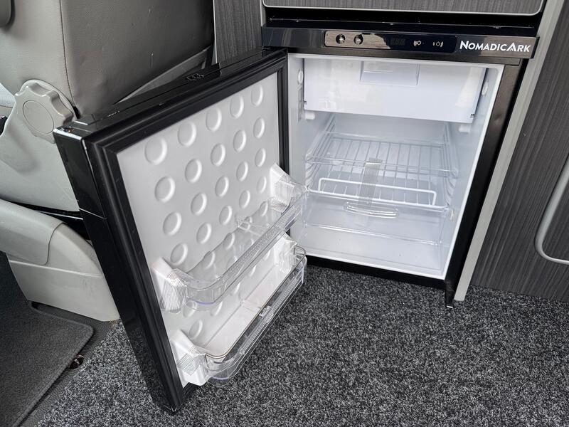 VOLKSWAGEN T5 T28 102 TDI CAMPERVAN R&R Bed. Diesel Heater. Dometic Sink & Hob. LG Fridge.  2012
