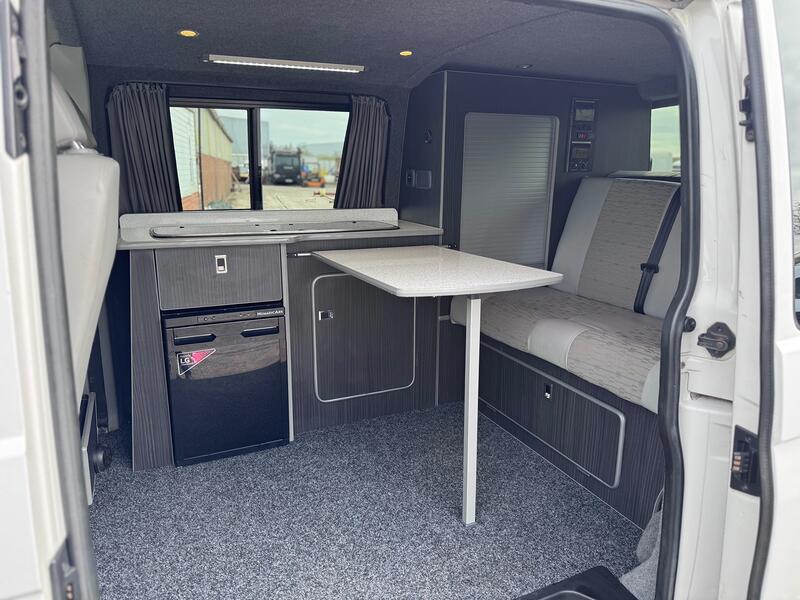 VOLKSWAGEN T5 T28 102 TDI CAMPERVAN R&R Bed. Diesel Heater. Dometic Sink & Hob. LG Fridge.  2012
