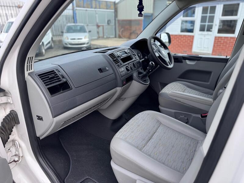 VOLKSWAGEN T5 T28 102 TDI CAMPERVAN R&R Bed. Diesel Heater. Dometic Sink & Hob. LG Fridge.  2012