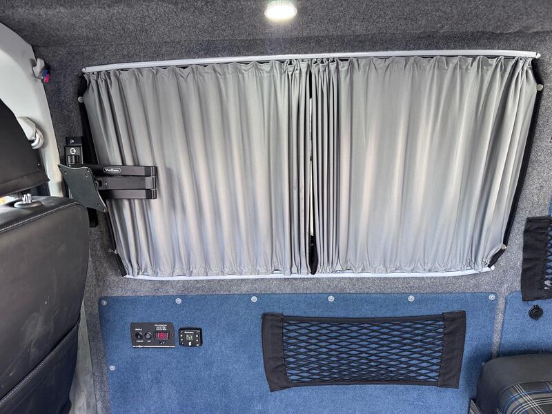 VOLKSWAGEN T5 CAMPER 2.0 TDI T32 Trendline 4Motion Pop Top Campervan Dayvan. 4 Berth. Difflock. Kitcken. RIB Bed. Raspber 2013