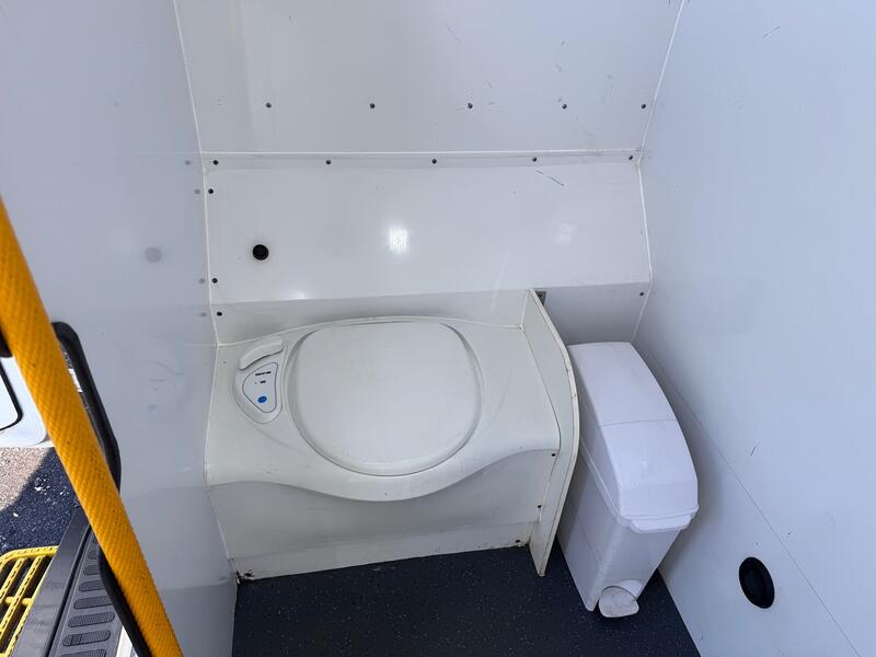 RENAULT MASTER 2.3 FWD LM35 dCi 135 Business Welfare Mess Van. Toilet. Heating. Fridge. Solar. LWB 49k  2020