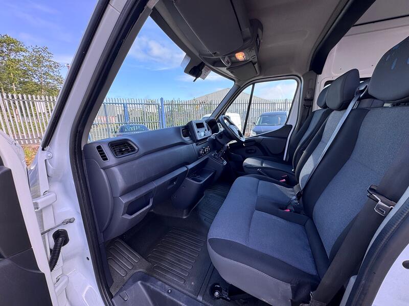 RENAULT MASTER 2.3 FWD LM35 dCi 135 Business Welfare Mess Van. Toilet. Heating. Fridge. Solar. LWB 49k  2020