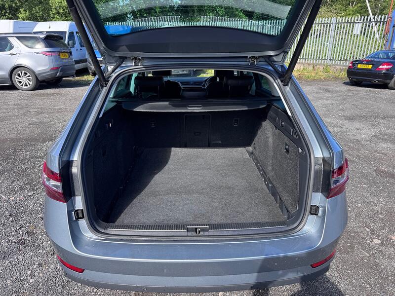 SKODA SUPERB SE L Executive Estate. 2.0 TDI 150. 6sp. Leather. Nav. DAB. 2017