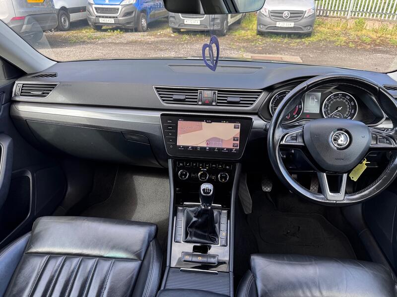 SKODA SUPERB SE L Executive Estate. 2.0 TDI 150. 6sp. Leather. Nav. DAB. 2017