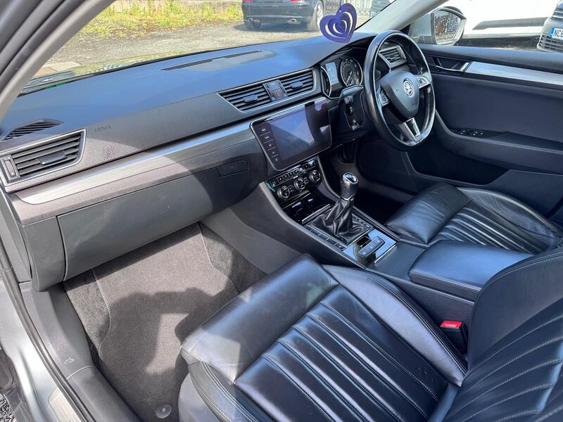 SKODA SUPERB SE L Executive Estate. 2.0 TDI 150. 6sp. Leather. Nav. DAB. 2017