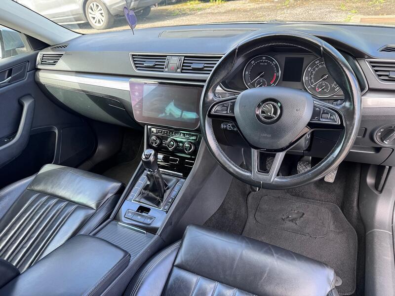SKODA SUPERB SE L Executive Estate. 2.0 TDI 150. 6sp. Leather. Nav. DAB. 2017