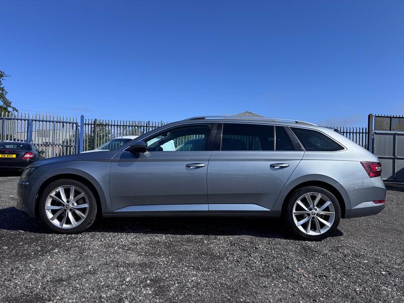 SKODA SUPERB SE L Executive Estate. 2.0 TDI 150. 6sp. Leather. Nav. DAB. 2017