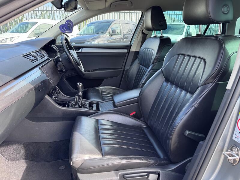 SKODA SUPERB SE L Executive Estate. 2.0 TDI 150. 6sp. Leather. Nav. DAB. 2017