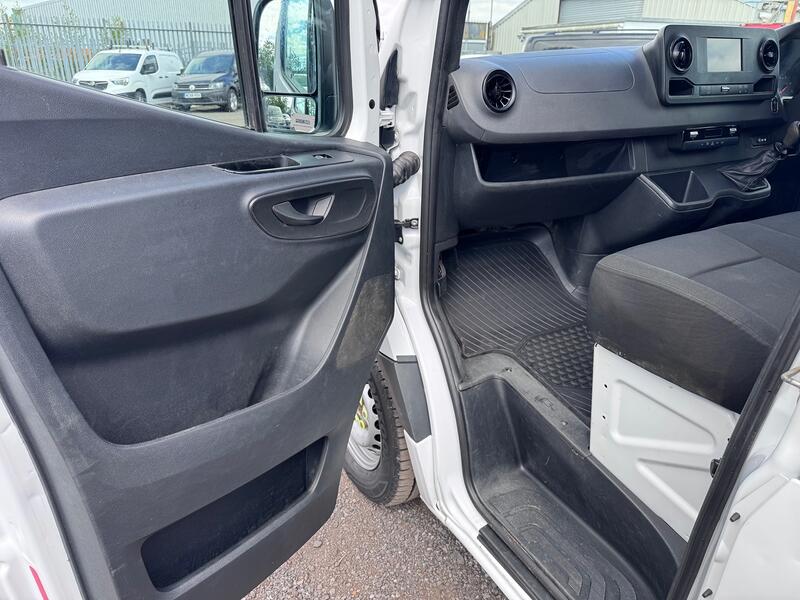 MERCEDES-BENZ SPRINTER 316 MWB On Board Power & Compressor. 110V. FSH. AC.73k 2020
