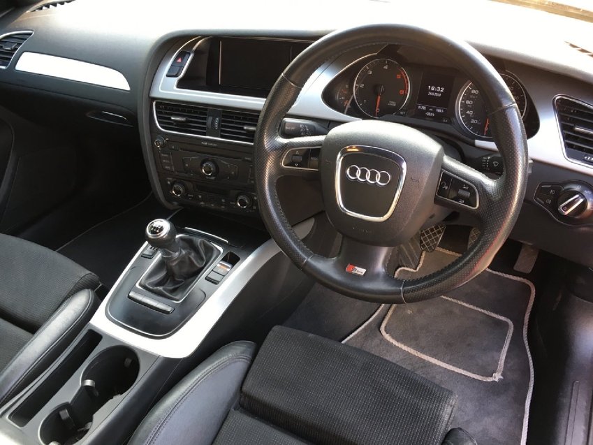 AUDI A4 2.0 TDi 143 S-Line Start Stop. 2010