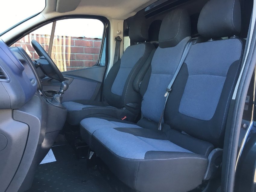 VAUXHALL VIVARO 1.6CDTi. 120PS BiTurbo ecoFLEX. AIR CON. Black Diesel Van 87k  2016