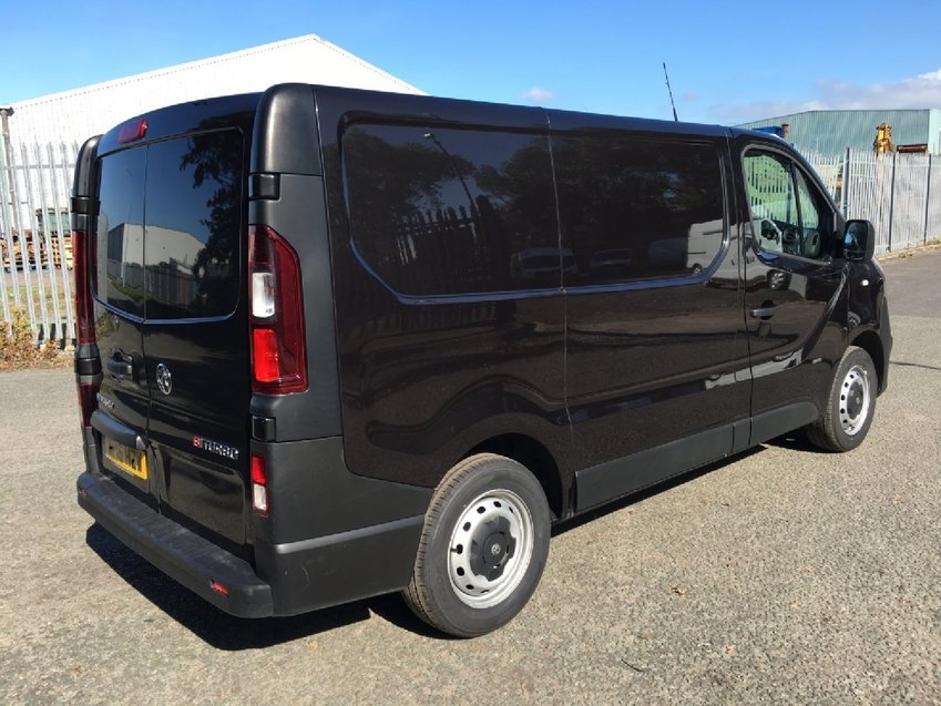 VAUXHALL VIVARO 1.6CDTi. 120PS BiTurbo ecoFLEX. AIR CON. Black Diesel Van 87k  2016