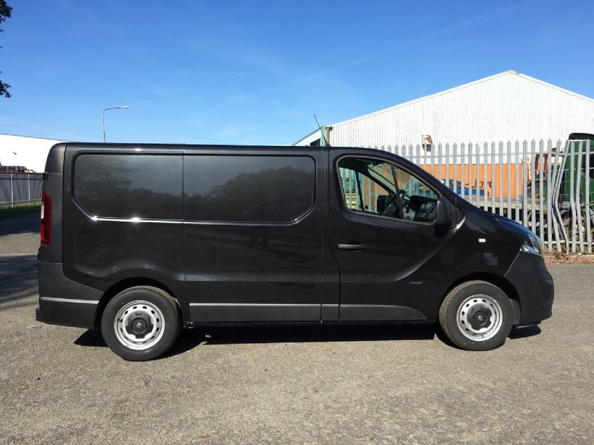 VAUXHALL VIVARO 1.6CDTi. 120PS BiTurbo ecoFLEX. AIR CON. Black Diesel Van 87k  2016