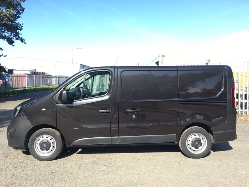 VAUXHALL VIVARO 1.6CDTi. 120PS BiTurbo ecoFLEX. AIR CON. Black Diesel Van 87k  2016