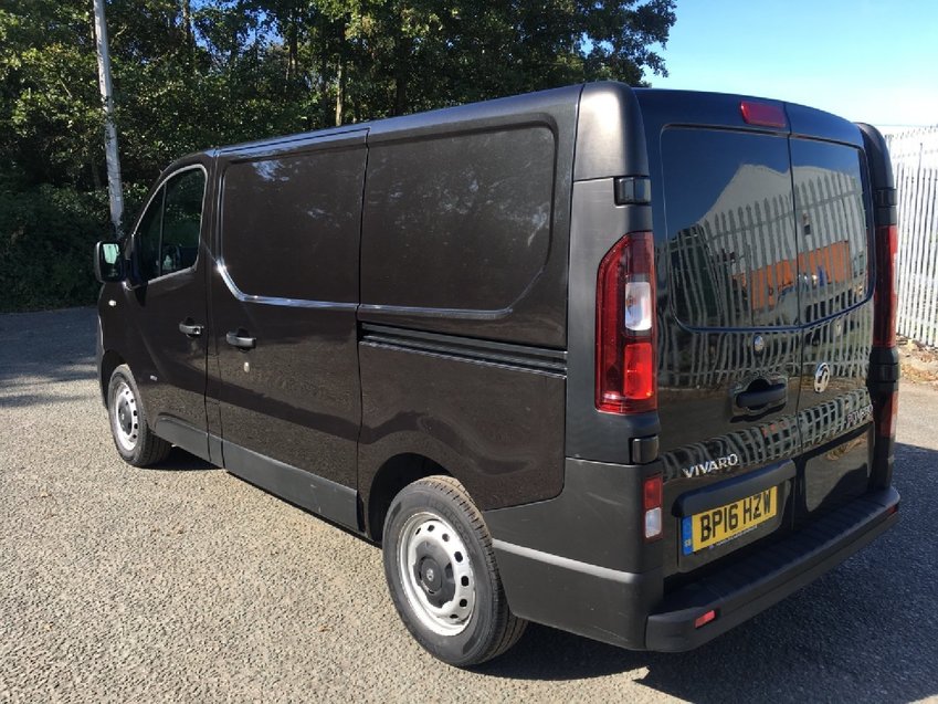 VAUXHALL VIVARO 1.6CDTi. 120PS BiTurbo ecoFLEX. AIR CON. Black Diesel Van 87k  2016