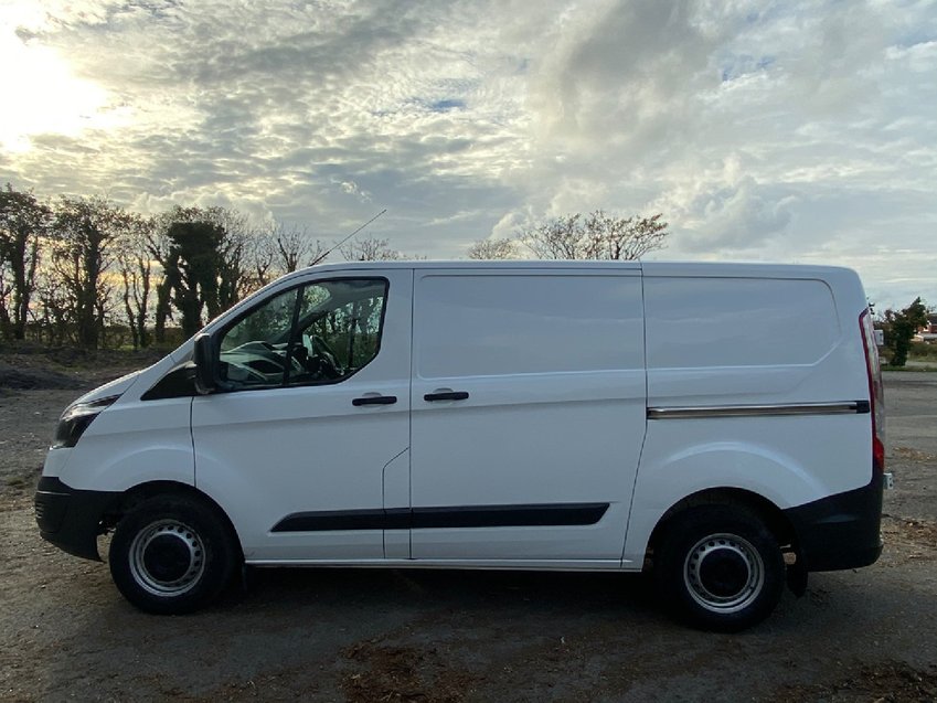 FORD TRANSIT TDCi 125 L1H1 SAT NAV. AIRCON. DAB. HEATED SEATS. 2016