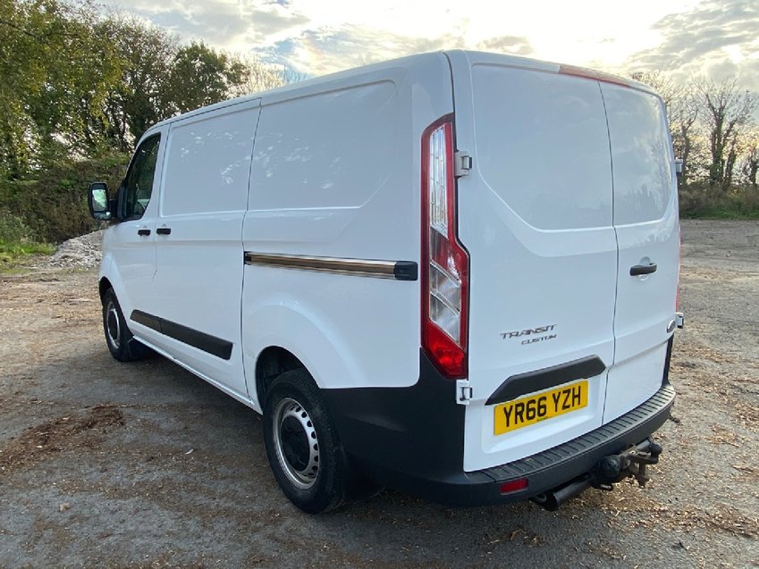 FORD TRANSIT TDCi 125 L1H1 SAT NAV. AIRCON. DAB. HEATED SEATS. 2016