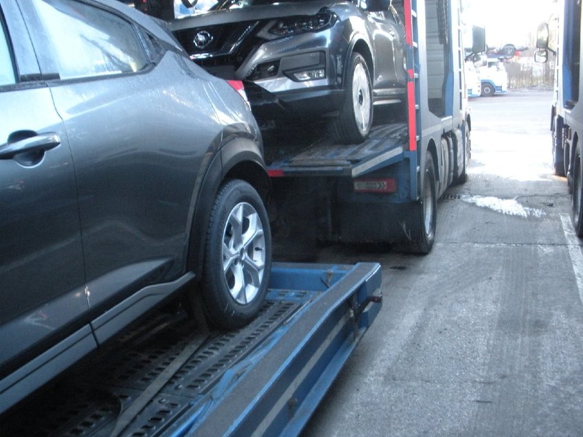 VOLVO FM  420 With Transporter Engineering EVO 4 Car Transporter. 2014