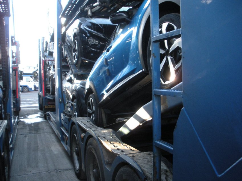 VOLVO FM  420 With Transporter Engineering EVO 4 Car Transporter. 2014