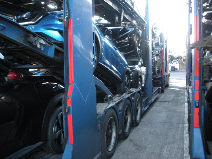 VOLVO FM  420 With Transporter Engineering EVO 4 Car Transporter. 2014