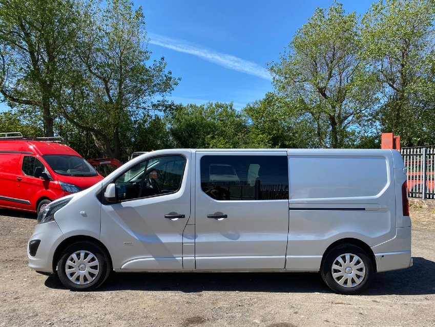 VAUXHALL VIVARO  1.6CDTi BiTurbo Sportive 2900. 6 Seat Crew Van LWB NO VAT. 2016