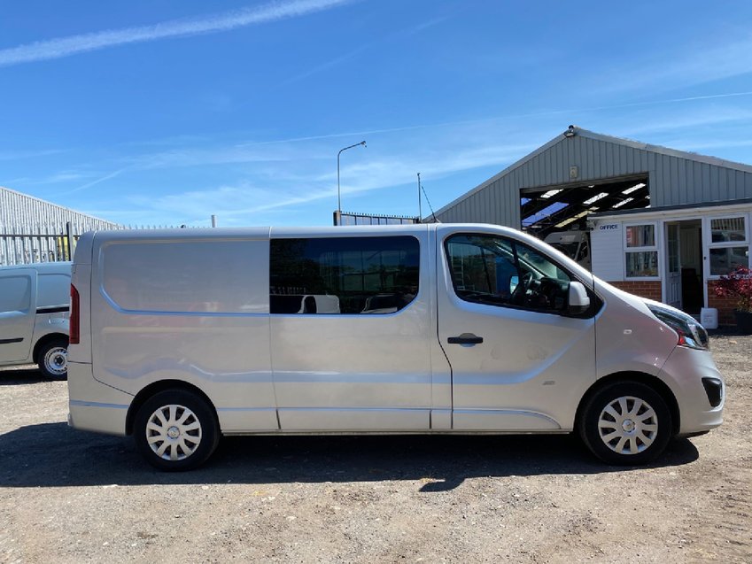 VAUXHALL VIVARO  1.6CDTi BiTurbo Sportive 2900. 6 Seat Crew Van LWB NO VAT. 2016