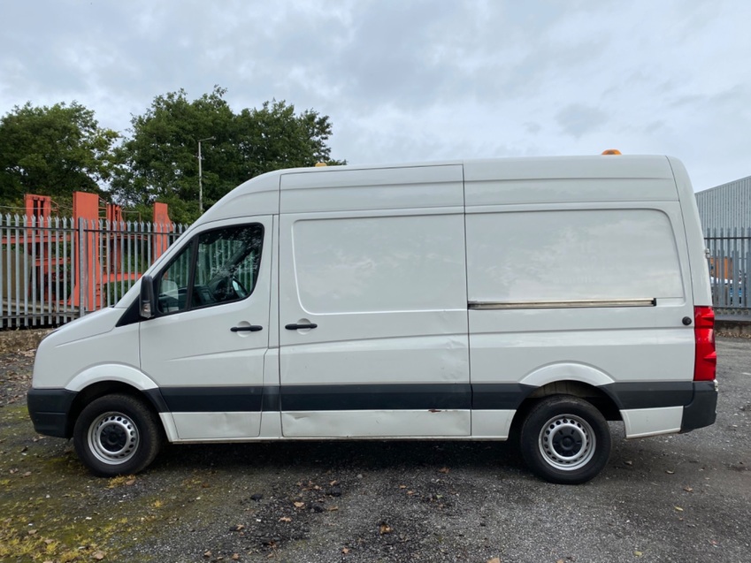 VOLKSWAGEN CRAFTER CR35 TDI MWB High Roof Panel Van. 2016