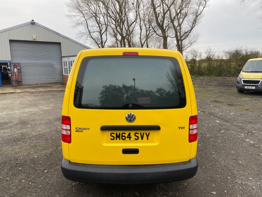 VOLKSWAGEN CADDY MAXI C20 TDI KOMBI 5 Seats. Yellow. 1 Owner. FSH 2015