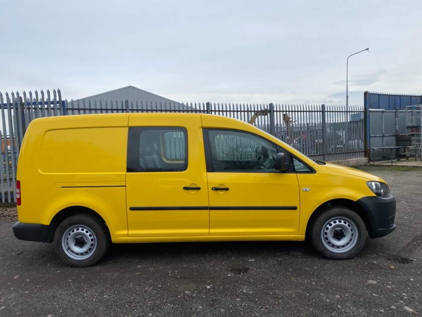 VOLKSWAGEN CADDY MAXI C20 TDI KOMBI 5 Seats. Yellow. 1 Owner. FSH 2015