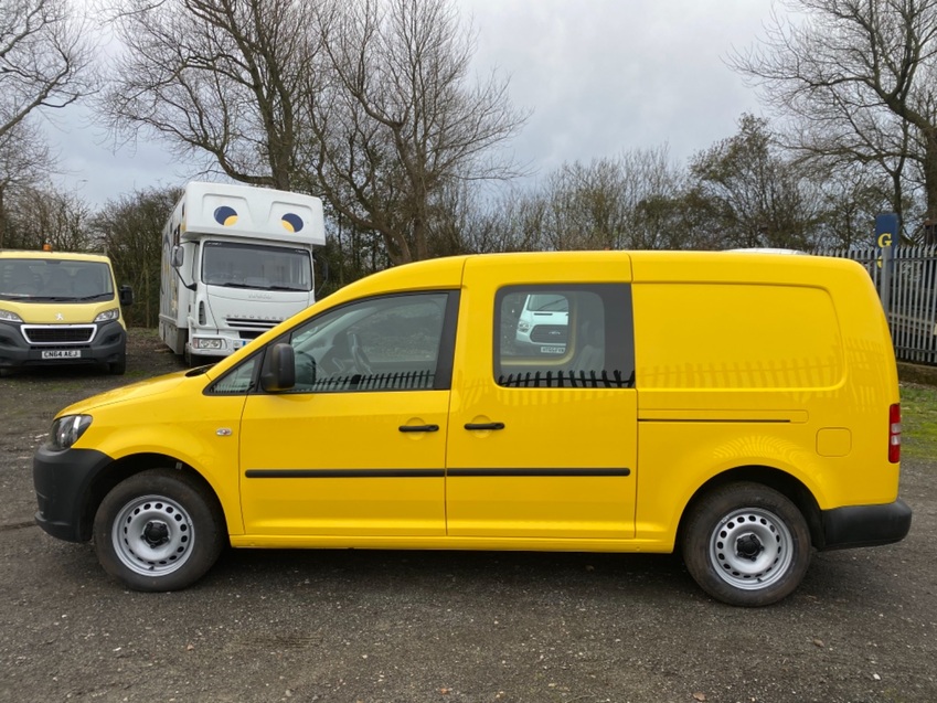 VOLKSWAGEN CADDY MAXI C20 TDI KOMBI 5 Seats. Yellow. 1 Owner. FSH 2015
