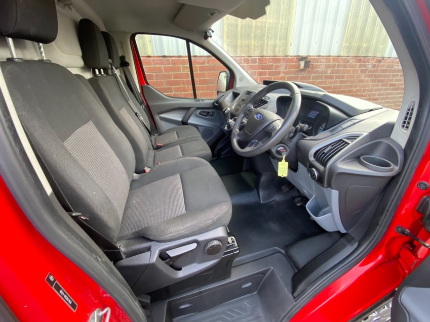 FORD TRANSIT CUSTOM 2.2TDCi 290 L1H2. High roof. Red Diesel Van. 2014