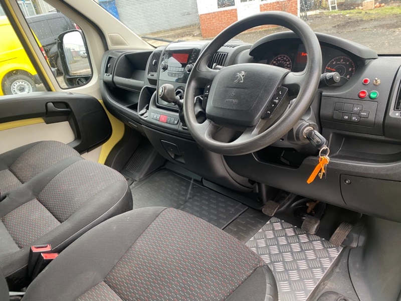 PEUGEOT BOXER Double Cab Dropside Tipper. 42000Miles 2014