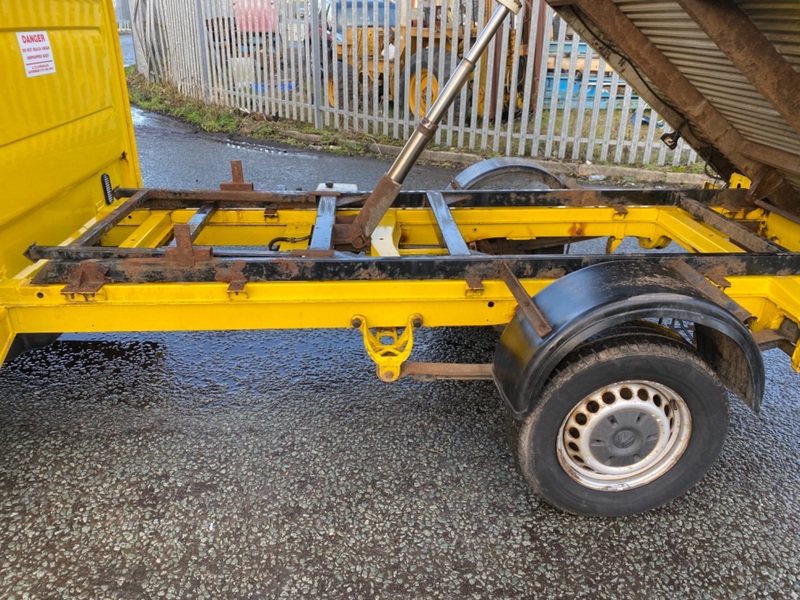 VOLKSWAGEN CRAFTER CR35 Double Cab Caged Tipper. 2012