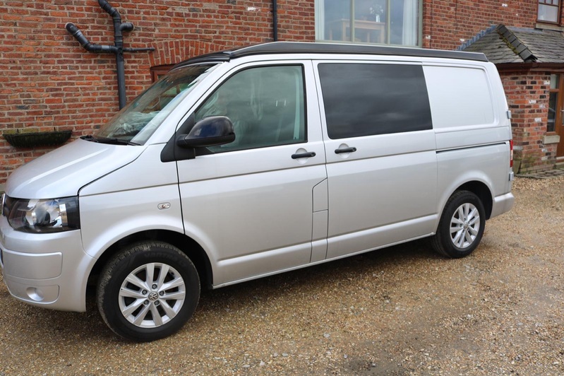 VOLKSWAGEN T5 CAMPER POP UP ROOF. 50K FSH. 2015