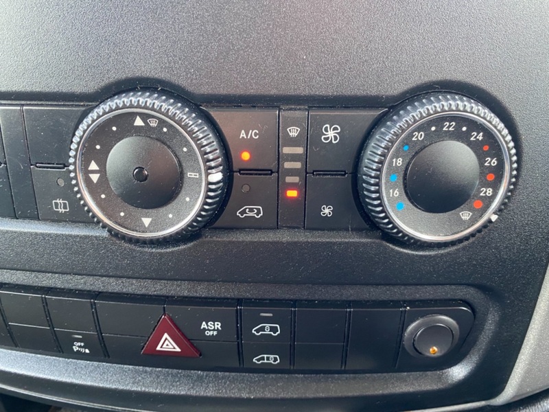 MERCEDES-BENZ SPRINTER 316 CDI MWB. SATNAV. AIRCON. REAR CAMERA. NO VAT 2015