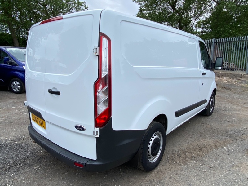 FORD TRANSIT CUSTOM 270 LH1 SWB Euro 6 Panel Van. 2017