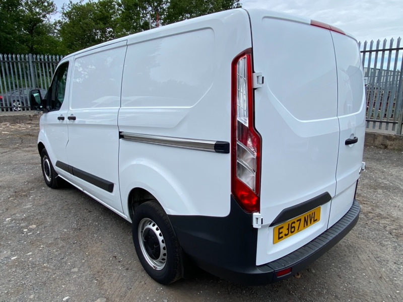 FORD TRANSIT CUSTOM 270 LH1 SWB Euro 6 Panel Van. 2017