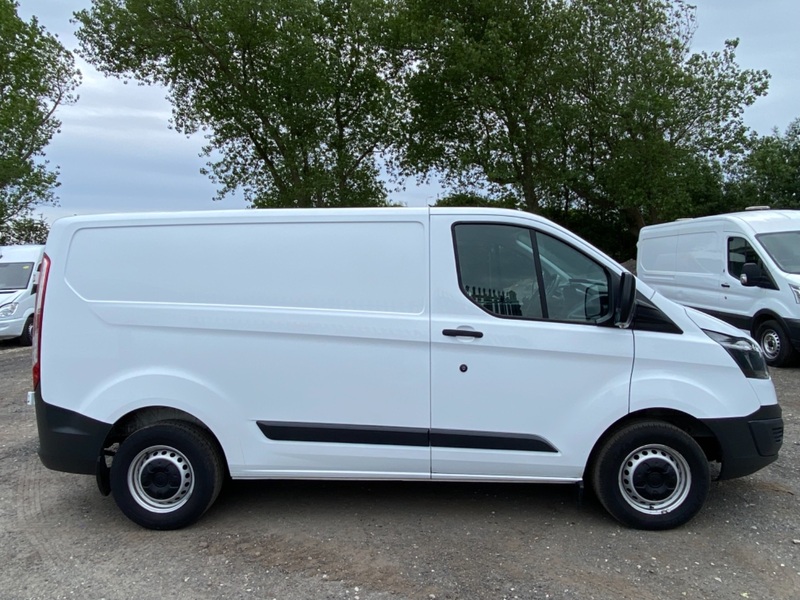 FORD TRANSIT CUSTOM 270 LH1 SWB Euro 6 Panel Van. 2017