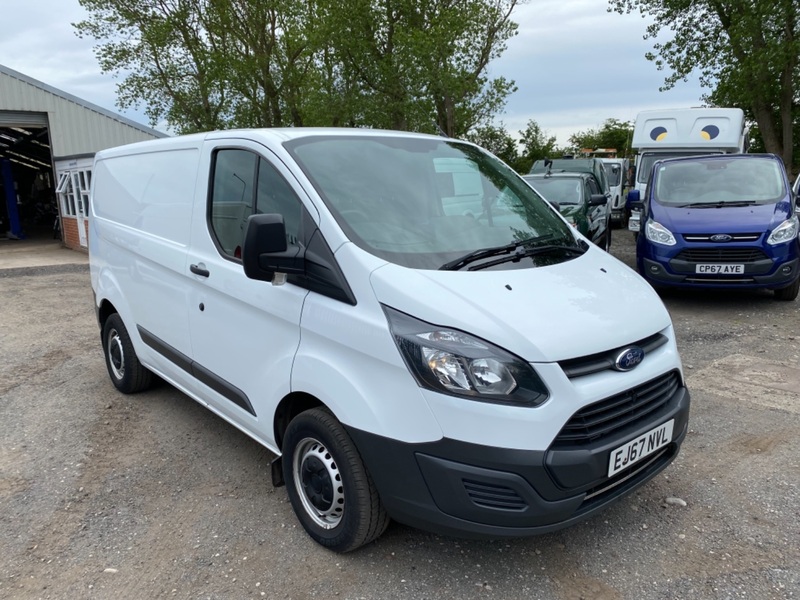 FORD TRANSIT CUSTOM 270 LH1 SWB Euro 6 Panel Van. 2017