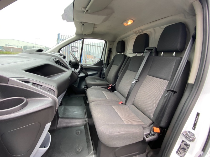 FORD TRANSIT CUSTOM 270 LH1 SWB Euro 6 Panel Van. 2017