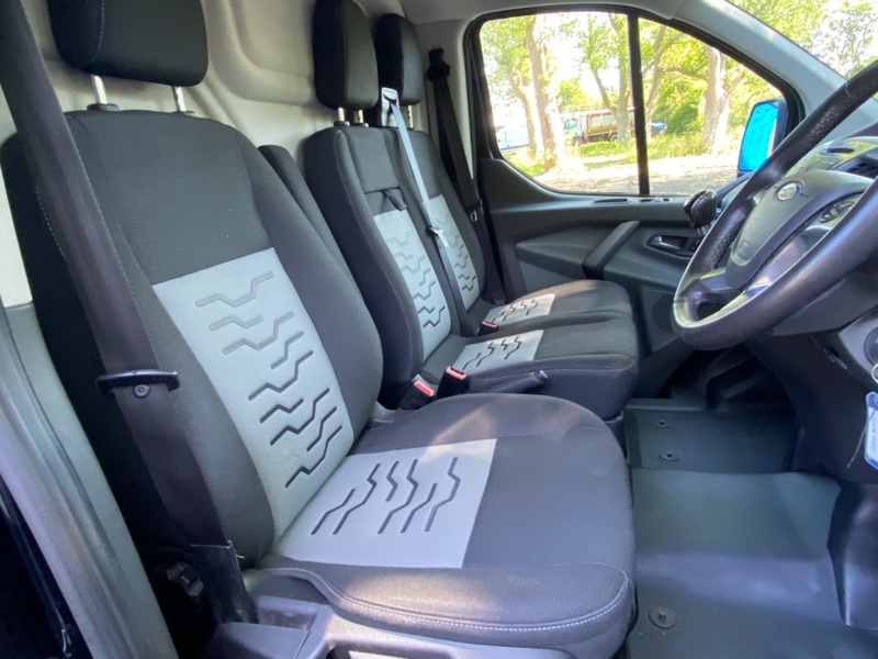 FORD TRANSIT CUSTOM 290 LIMITED . BLACK. AC. DAB. CRUISE. BLUETOOTH. 2018