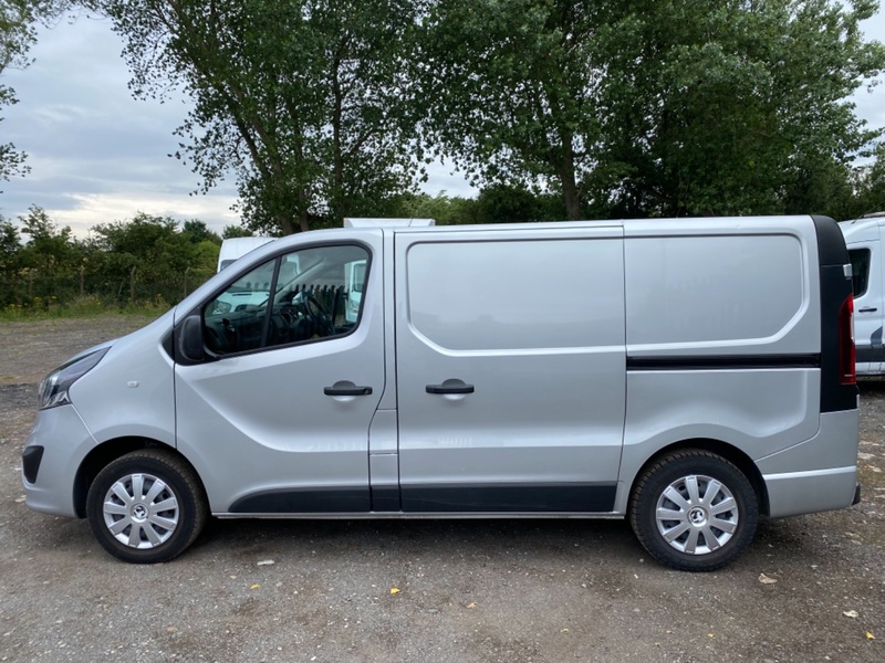 VAUXHALL VIVARO L1H1 2700 SPORTIVE CDTI SATNAV. AC. B-TOOTH. FSH 2018