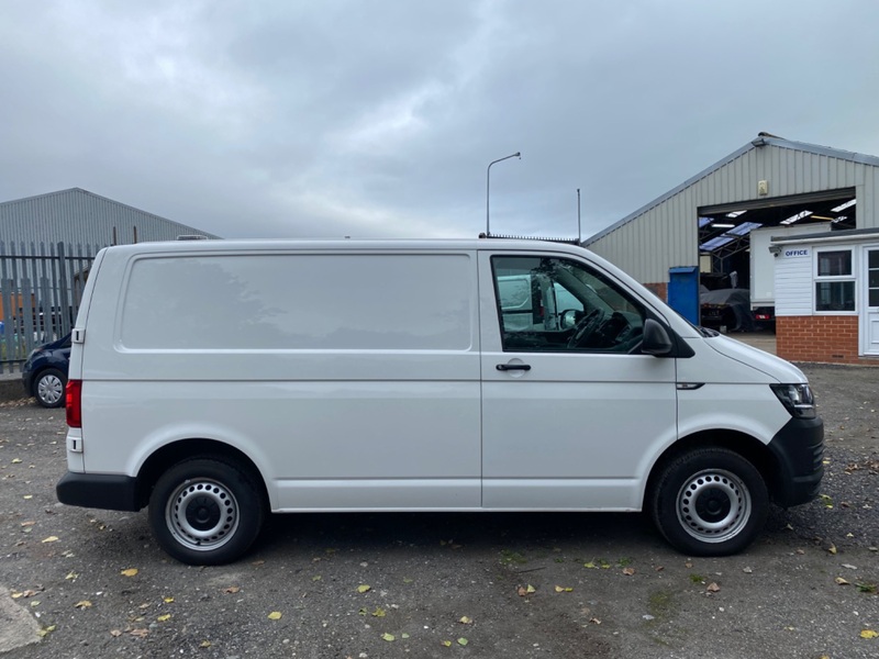 VOLKSWAGEN TRANSPORTER T28 2.0TDI T6 STARTLINE BLUEMOTION.  74K FSH 1 OWNER. 2017