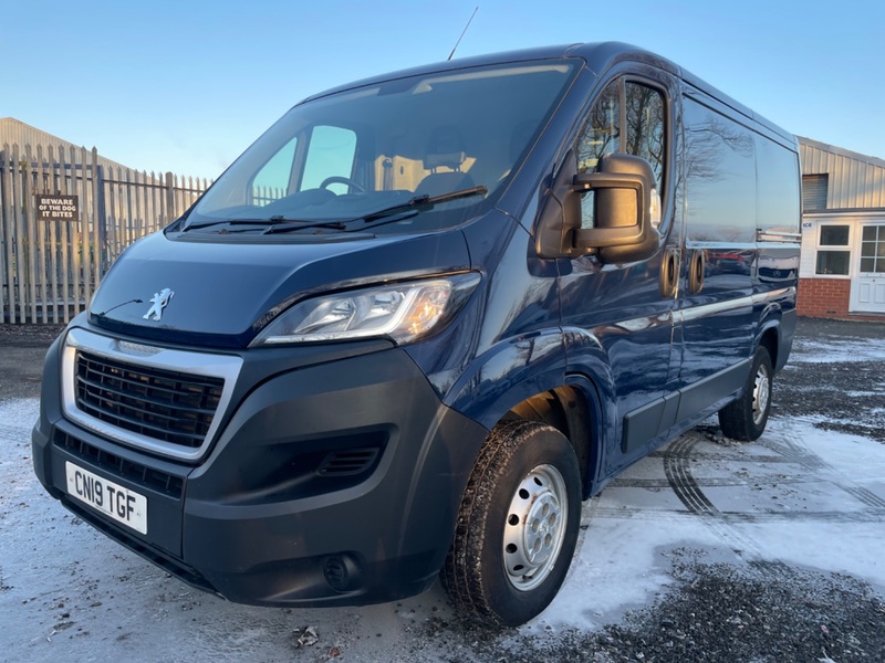 PEUGEOT BOXER BLUE HDI 333 L1H1 PROFESSIONAL AC. NAV. B-tooth. 2019